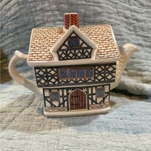 Sadler “Tudor House” English Teapot-English country houses collection